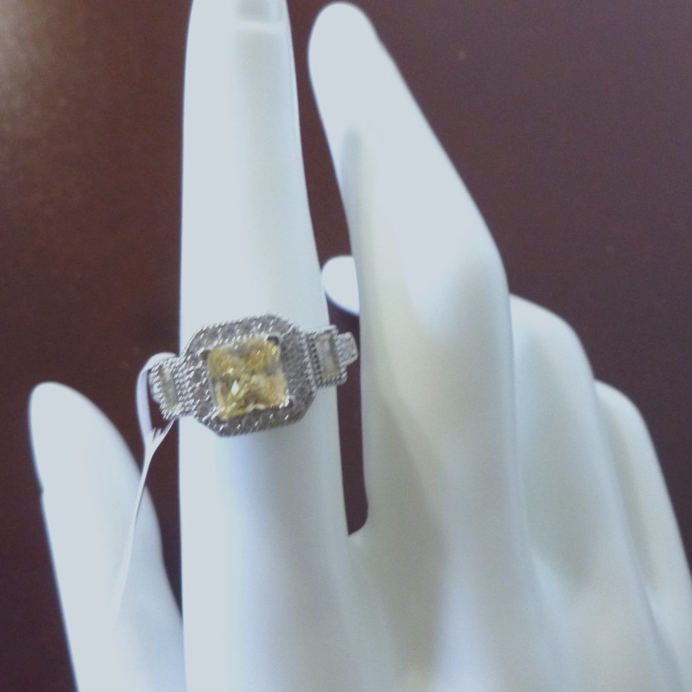 Bella Luce Sterling Silver Diamond Simulate Size 7 Ring NWT
